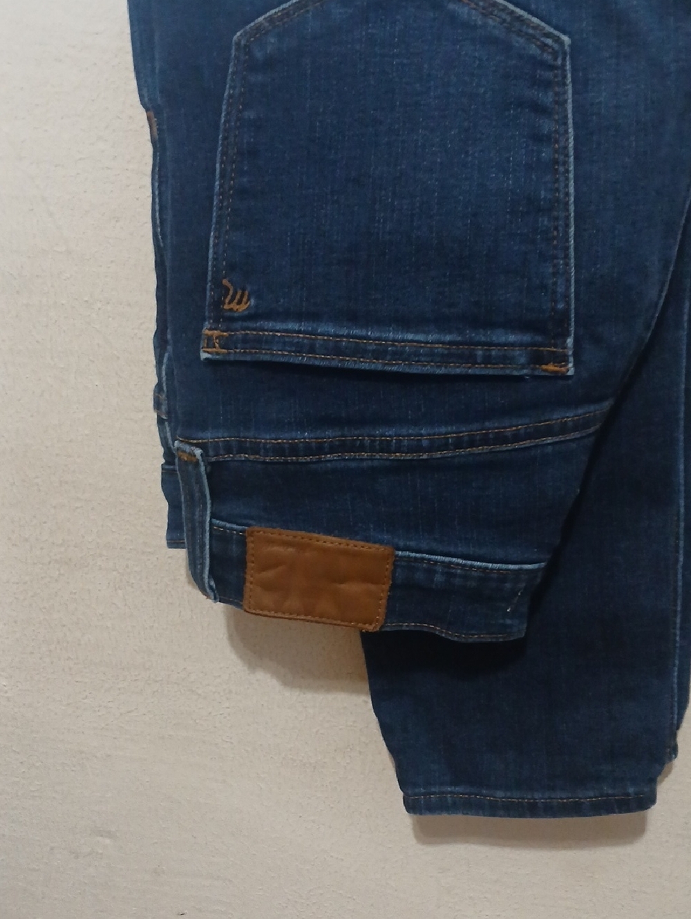 Madewell Women's Dark Blue Denim Jeans with Brown Patch
